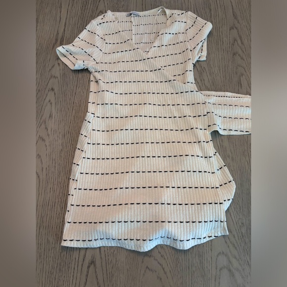 Zara White & Black Striped Wrap Style Romper Size M - Picture 4 of 10